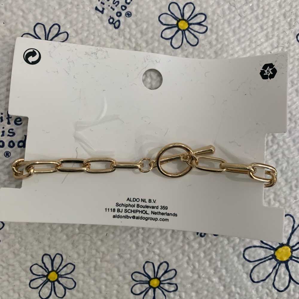 3/$15 Aldo Cream and Gold Keychain bundle - Picture 5 of 6